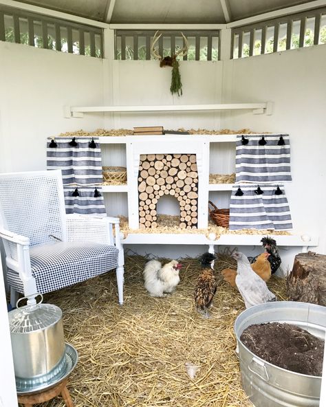 Funky Chicken Coop, Gazebo Chicken Coop, Chicken Coop Decorating Ideas Easy Diy, Chicken Coop Curtains, Gazebo Diy, Chicken Coop Diy, Cute Chicken Coops, Chicken Coop Garden, Chicken Shed