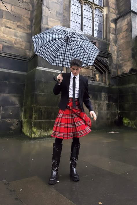 Mens Tights Outfit, Men Skirts Outfits, Men In Skirts Punk, Eccentric Mens Fashion, Kilt Outfit Men, Male Club Outfits, Kilts Men, Men In Skirts, Guys In Skirts