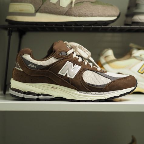 New Balance 2002r Brown, Brown New Balance Shoes, New Balance Brown, New Sneaker Releases, New Balance Outfit, New Balance 2002r, Beige Sneakers, Dad Shoes, Sneaker Release