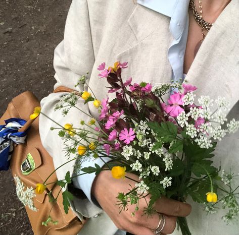 Flowerbouquet vintage prada bag oversized blazer Handpicked Flowers, Girl Walk, Flowers Cute, 2024 Vision, Oversized Blazer, Floral Bouquets, Amazing Flowers, Hand Picked, Floral Arrangements