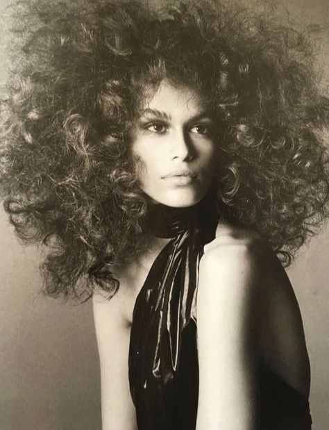 (11) model | Tumblr Editorial Curly Hair, Hair Fashion Editorial, Curly Hair Fashion, Wild Curly Hair, Kaia Gerber Style, Couture Hairstyles, Vogue Editorial, Editorial Hair, Steven Meisel