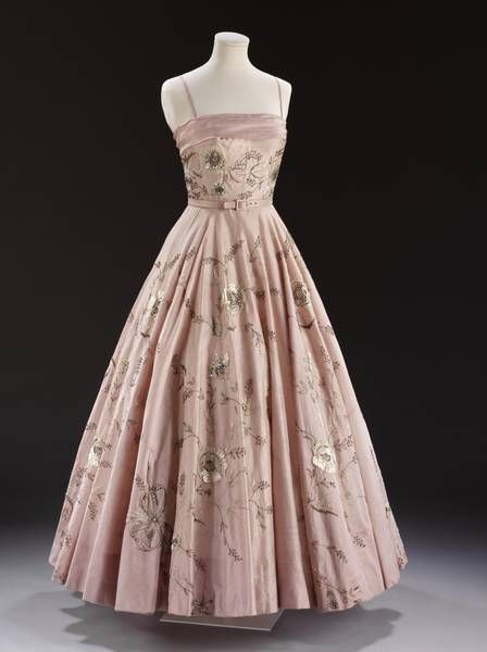 rebeccamcwattie.com, 1955,Embroidered pink silk ballgown with crystal embellishments. 1950s Silhouette, Elvis Dress, Gaun Abad Pertengahan, Fashion 50s, Salwar Kamiz, Fashion 1950s, Vintage Gowns, Vestidos Vintage, Moda Vintage