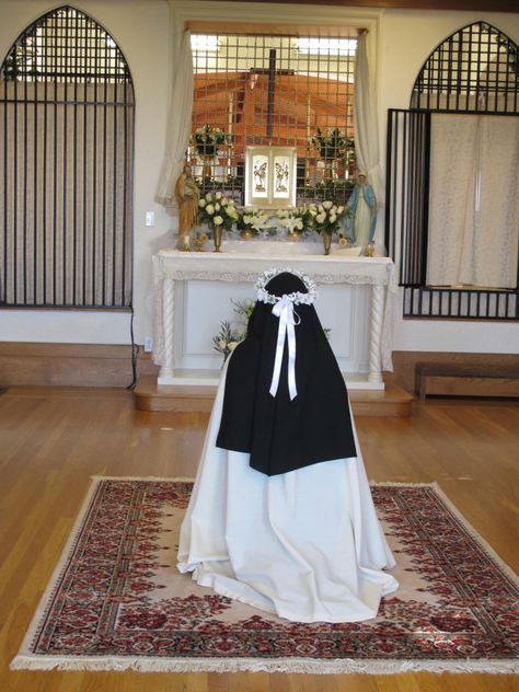 Carmel of Jesus, Mary, & Joseph – Monastery of Discalced Carmelite Nuns Catholic Monstrance, Carmelite Nuns, Catholic Nun Aesthetic, Discalced Carmelite Nuns, Litany Of The Saints, Our Lady Of Mount Carmel, Christian Veils, Silent Prayer, Nuns Habits