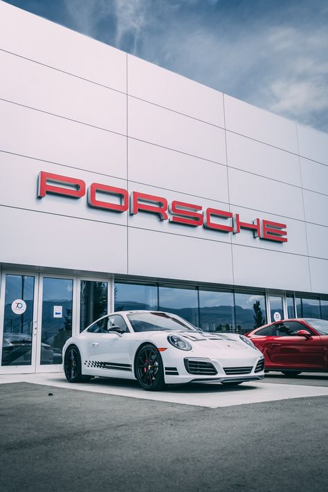 Carros Porsche, Car Dream, Luxury Services, Car Showroom, Corporate Headshots, Classic Porsche, Porsche Cars, Car Images, Bmw M4