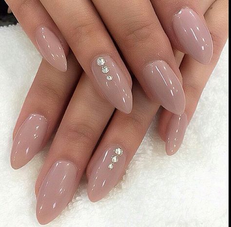 Fabulous nails| nail art| nail designs| long nails| acrylic nails| trendy nails Almond Nail Art, Long Almond, Almond Nails Designs, Nail Sets, Super Nails, Prom Nails, Fabulous Nails, Nail Arts, Nail Shapes