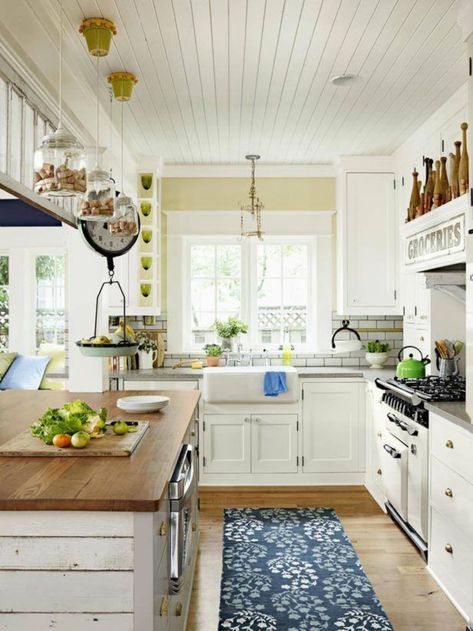 Rooms That Deserve a Beadboard Ceiling Cottage Kitchen Inspiration, Recycled Kitchen, Open Kitchens, Hgtv Kitchens, Model Dapur, Cottage Kitchen Design, Cottage Style Kitchen, Kabinet Dapur, Beadboard Ceiling