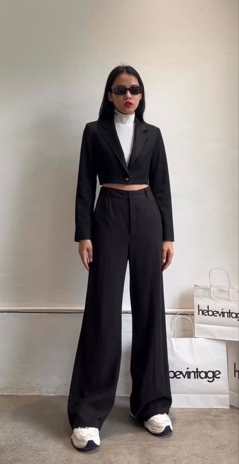 Black Pallazo Outfit, Edgy Formal Outfits, Korean Formal Outfit, Clothes Basics, Girl Boss Outfit, Formal Streetwear, Girls Streetwear, Semi Formal Outfits, Neue Outfits