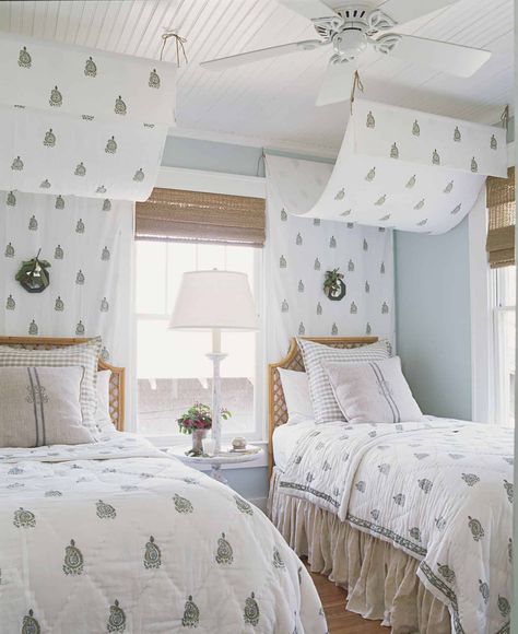 Sophisticated Guest Room Ideas That Will Make Your Guests Not Want To Leave Bedrooms Pictures, Alternative Bedroom, Twin Beds Guest Room, Light Blue Bedroom, Blue Bedrooms, Basement Guest Rooms, Small Guest Bedroom, Gray Wallpaper, Guest Bedroom Decor