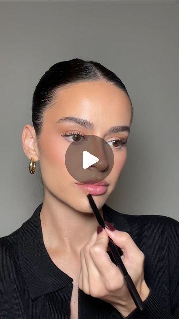 Danielle Estrada on Instagram: "My fav look rn💫 
@summerfridays lip balm
@rhode glazing fluid
@beautyblender skin tint medium 2
@lysbeautyofficial harmony bronzer 
@makeupbymario pomegranate blush 
@tartecosmetics shape tape concealer light beige 
@hourglasscosmetics translucent powder
@anastasiabeverlyhills deep taupe liner 
@lancomeofficial hypnose drama mascara 
@diorbeauty mahogany lip oil
#makeup #makeuptutorial #makeupvideos #softglam #naturalmakeup" Makeup Artist Content, Quick Makeup Routine, Makeup Routines, Contour Tutorial, Luminous Silk Foundation, Shape Tape Concealer, Nose Contouring, Quick Makeup, Makeup Mistakes