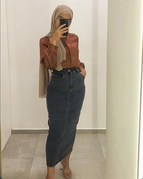 noona on Twitter: "where can i find a skirt like this apart from hijab house? their clothes + shipping rates are crazy expensive… " Denim Pencil Skirt Outfit, Long Denim Skirt Outfit, Outfits Faldas, Cotton Head Scarf, Bodycon Maxi Skirt, Black Hijab, Long Pencil Skirt, Hijab Look, High Waisted Denim Skirt