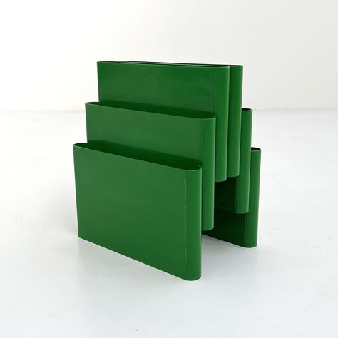 Listed on VNTG.com: Green Magazine Rack by Giotto Stoppino for Kartell, 1970s | #vntg #vintage Good Comments, Leather Magazine Rack, Green Magazine, Model Magazine, Metal Magazine, Italian Colors, Rack Design, Vintage Space, Magazine Holders