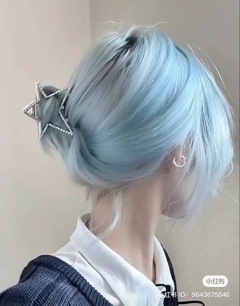 Cornflower Blue Hair, Blue Short Hair Aesthetic, Blue And White Hair Aesthetic, White To Blue Hair, Blue Hair Blonde Roots, Light Blue Dyed Hair, Bad Bleached Hair, Grey Blue Hair Color, Light Blue Hair Aesthetic