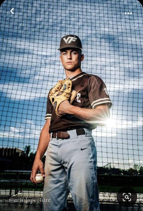 Baseball Team Pictures Poses, Baseball Portraits, Baseball Team Pictures, Team Picture Poses, Baseball Senior Pictures, Boy Pics, Aperture Photography, Senior Photos Boys, Baseball Photography