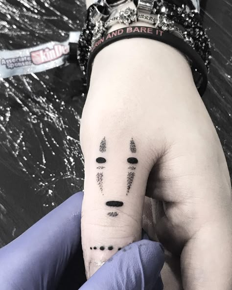 Tatuaje Studio Ghibli, Tattoo Main, Thumb Tattoos, Studio Ghibli Tattoo, 16 Tattoo, Forest Spirits, Small Finger Tattoos, Ghibli Tattoo, There Are No Words