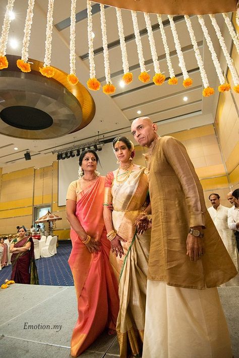 kerala-malayalee-wedding-ceremony-bride-arrival-malaysia Malayalee Wedding, South Indian Wedding Saree, Putrajaya, Wedding Saree Indian, Wedding Saree, South Indian Wedding, Wedding Decoration, Saree Wedding, Wedding Season