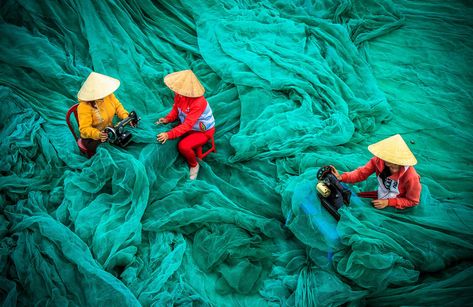 Fixing Nets Falcon Hunting, Chola Dynasty, Bamboo Hats, County Galway, Inle Lake, Photo Awards, Photography Contests, Foto Art, Korean Artist