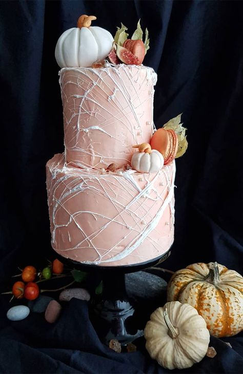 pink cake with cobwebs, halloween cake, two tier pink halloween cake Pink Halloween Birthday Cake, Disney Halloween Cake, Pink Halloween Cake, Pink Cake Aesthetic, Cobwebs Halloween, Cake Two Tier, Halloween Cake Ideas, Cute Halloween Cakes, Cake 2 Tier