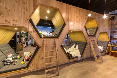 9 ¾ Bookstore + Café  / PLASMA NODO, © Daniel Mejía Coworking Space Design, Bookstore Design, Cafe Pictures, Café Design, Kids Cafe, Bookstore Cafe, Kids Interior Design, Book Cafe, Library Design