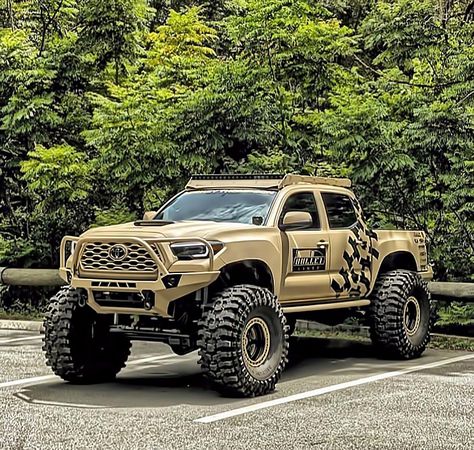 Chevy Overland Truck, 4x4 Trucks Toyota, Tactical Truck Ideas, Custom Tacoma, Off Road Trucks, Jeep Driving, Toyota Trucks 4x4, Nine T Bmw, Mobil Off Road