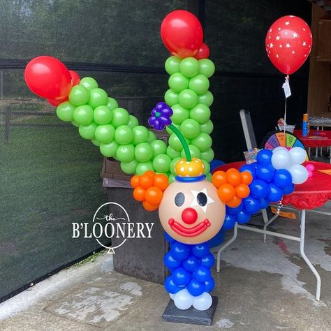 Clown Balloon Column, Circus Balloon Arch, Clown Theme Party, Carnival Balloons, Twist Balloons, Circus Event, Balloon Archway, Clown Balloons, Carnival Birthday Party Theme