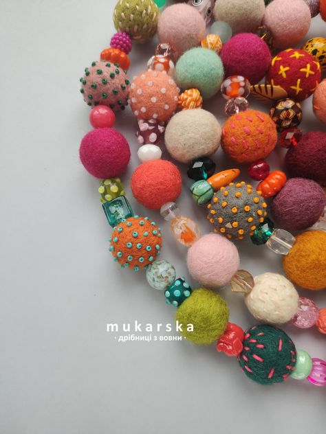 Felted embroidered necklaces Felt Beads Jewelry, Felt Necklace Diy, Embroidered Necklaces, Felt Bracelet, Felted Jewelry, Wool Necklace, Crochet Jewlery, Weaving Loom Diy, Fiber Art Jewelry