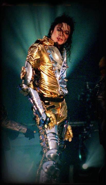 Michael el mas uapo del todo el mundo nadies mas Michael Jackson History Tour, Michael Jackson Wallpaper, Gold Pants, Joseph Jackson, Michael Jackson Bad, Michael Jackson Pics, King Of Pop, King Of Music, Jackson 5