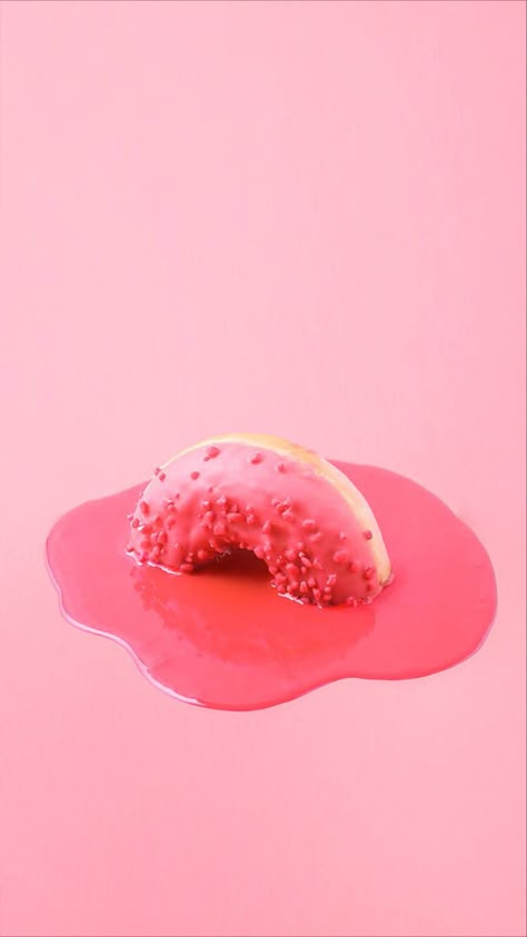 Food Photography Donut, Doughnut Creative Ads, Donut Product Photography, Donuts Aesthetic Wallpaper, Donuts Photography Instagram, Corn Dog Photography, Donut Photography Styling, Doughnut Photography, Donut Photoshoot