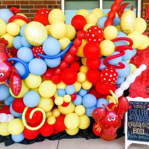 Let's get cray at the annual Louisiana Tech College of Business crawfish boil for students, faculty and staff. | Balloon Styling: Loon | Graphic Design: Ashley Cox | Crawfish Boil Balloon Arch, Crawfish Balloon Arch, Bbq Balloon Arch, Balloon Styling, Crawfish Party, Crawfish Boil Party, Seafood Party, How To Make Balloon, Boys First Birthday Party Ideas