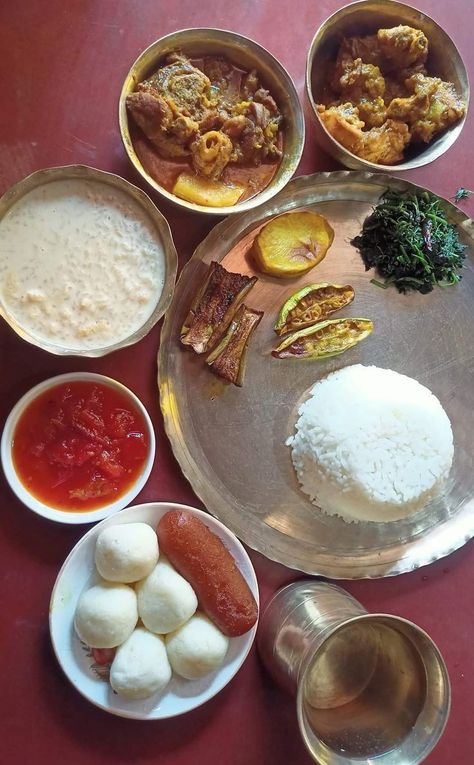 Bengali Thali, Food Thali, Lunch Thali, Bangladeshi Food, Eating Food Funny, Birthday Menu, Elegant Food, Indian Rice, Birthday Lunch