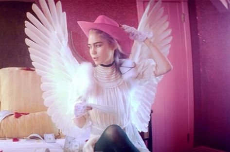 Grimes Flesh Without Blood, Grimes Music, Claire Boucher, Petra Collins, Celebrity Skin, Vivid Dreams, Paparazzi Photos, Female Musicians, Light Of My Life