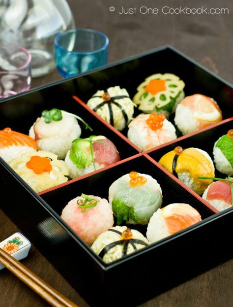 Temari Sushi Recipe | Easy Japanese Recipes at JustOneCookbook.com Sushi Easy, Different Types Of Sushi, Resep Sushi, Temari Sushi, Just One Cookbook, Easy Sushi, Types Of Sushi, Easy Japanese Recipes, Sushi Party