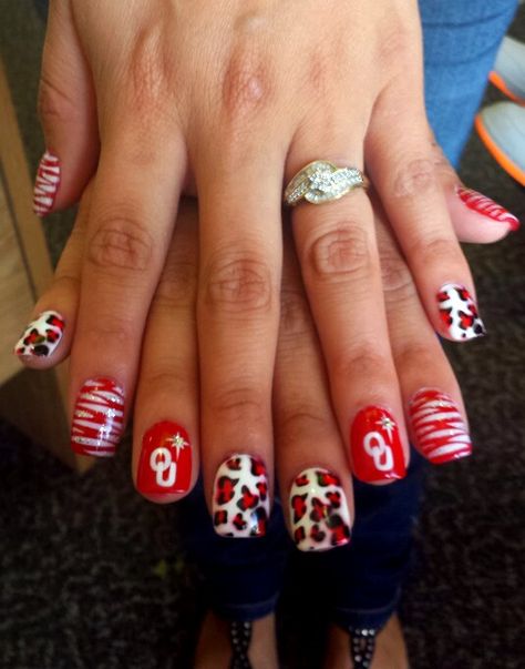 BOOMER SOONER BABY Ou Football Nails, Crimson And Cream Nails, Oklahoma Sooners Nails, Ou Nails Boomer Sooner, Football Nail Designs, Dip Colors, Fingernail Ideas, Nail Art Printer, Football Nails