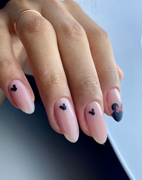 Top nail art luxury designs for your nails art 2023. Simple Disney Nails, Disney Nail Art, Disneyland Nails, Disney Nail Designs, Mickey Mouse Nails, Disney Inspired Nails, Disney Acrylic Nails, Minnie Mouse Nails, Mickey Nails