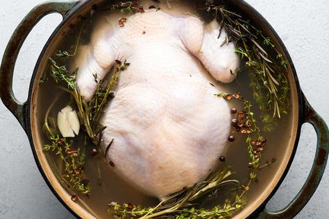 This simple turkey brine recipe, made with sugar, salt, and a variety of herbs and spices, results in a turkey that's juicier and more flavorful. Smoked Chicken Brine, Smoked Turkey Brine, Best Turkey Brine, Easy Turkey Brine, Chicken Brine, Turkey Brine Recipe, Turkey Brine Recipes, Brine Chicken, Grilled Bbq Chicken