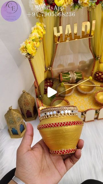 craft era on Instagram: "Big size haldi platter! Customise your special wedding essentials and accessories to make your wedding more aesthetic! 🌸  Haldi platter, mehndi platter, wedding accessories, wedding essentials, shaadi, engagement, Sangeet, haldi ceremony, mehndi night, wedding crafts,  WhatsApp us +91-7905568236  And book your pre orders!  #mehndiceremony💚 #haldiplatter #haldithalidecoration #shadikitayari #mehndiplatter #haldivibes💛💛 #haldiplatterswedding #haldiplatter #haldiplatterswedding #engagementplatter @craft__era" Haldi For Groom Decoration, Diy Haldi Platter, Haldi Tray Decoration Ideas, Haldi Platter Decoration, Haldi Plate Decoration Ideas, Mehndi Ceremony Decorations, Haldi Ceremony Ideas, Haldi Mehndi Decoration, Haldi Tray