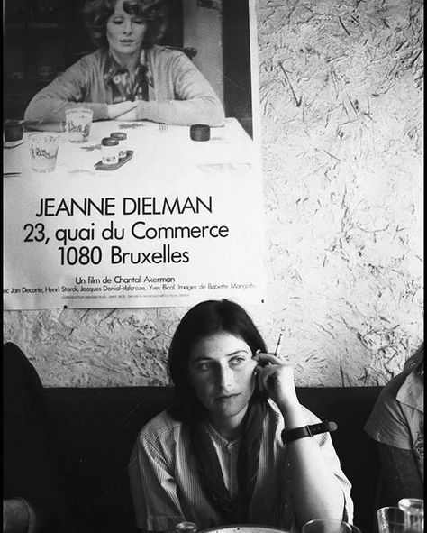 🖤Belgian filmmaker & infamous lesbian Chantal Akerman under the poster of her seminal movie 'Jeanne Dielman, 23, quai du Commerce, 1080… Jeanne Dielman, Worthwhile Quotes, Chantal Akerman, Cinema Video, Female Filmmaker, Female Directors, Japanese Photography, Septième Art, Film Inspiration