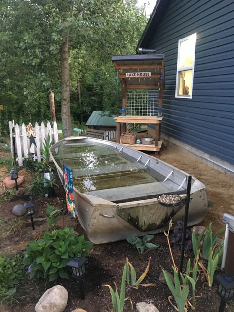 Repurposed 12 foot aluminum boat turned fish pond. Fountain Boats, Boat Pond, Small Backyard Ponds, Goldfish Pond, Backyard Chicken Coop Plans, Garden Pond Design, Diy Pond, Pond Plants, Water Pond