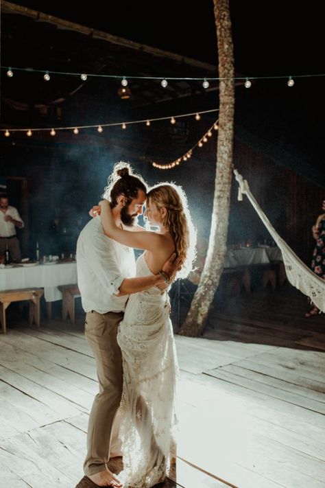 Laid-Back Panama Wedding at The Firefly Bocas Del Toro Panama Wedding, Ideas Bodas, Beach Wedding Locations, Travel Caribbean, Destination Beach Wedding, Beach Wedding Centerpieces, Beach Theme Wedding Invitations, Beach Wedding Reception, Bridal Theme