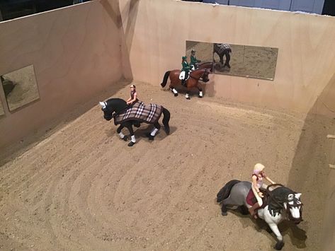 Diy Breyer Horse Stuff, Schleich Diy Ideas, Diy Horse Toys, Horse Stables Design, Schleich Horses Stable, Toy Horse Stable, Schleich Diy, Horse Tack Diy, Diy Horse Barn