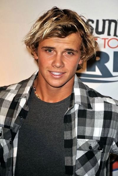 Julian Wilson, Aussie pro surfer. Favorite surfer. EVER. Surfer Hairstyles, Boy Hairstyle, Julian Wilson, Hot Surfers, Surfer Guys, Surfer Hair, Cute Blonde Guys, Surfer Boys, Surfer Boy