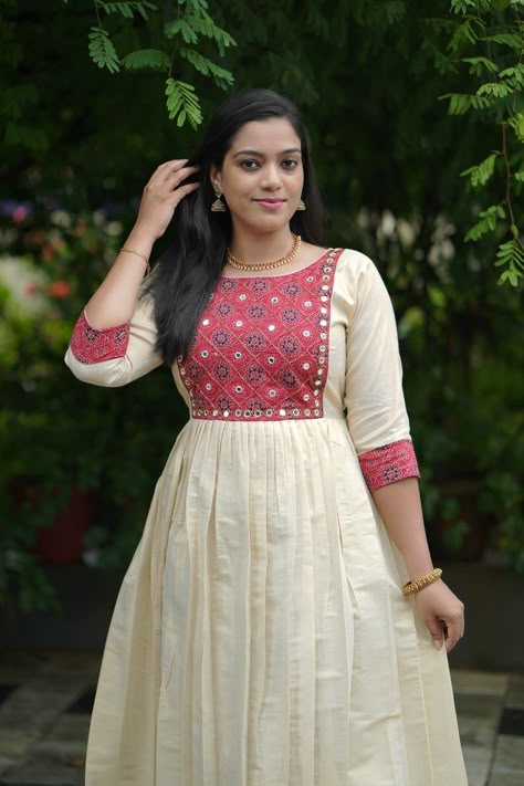 For booking WhatsApp 8078905887 Kerala Churidar Designs, Kerala Dress For Women, Kerala Churidar Models, Kasavu Churidar Kerala, Aline Frock, Frock Designs For Women, Kerala Dress, Kerala Engagement Dress, Gown Dress Party Wear