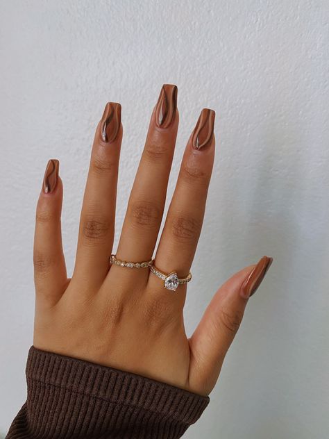 Brown Detail Nails, Brown Hands Nails, Brown Trendy Nails, Autumn Aesthetic Nails, Brown Nails Aesthetic, Trendy Brown Nails, Nails For Autumn, Brown Nail Art, Manicured Nails