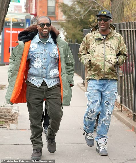 Kanye West Street Style, Street Wear Men Outfits, Yeezy Fits, Virgil Abloh Style, Yeezy Clothing, Kanye West Songs, Black Coats, Best Friend Match, Streetwear Inspiration