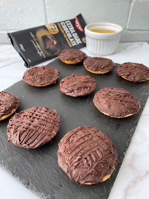 Homemade Jaffa Cakes, Jaffa Cake Recipe, Jaffa Cakes, Jam Tarts, Jaffa Cake, British Bake Off, British Baking, Muffin Tray, Great British Bake Off