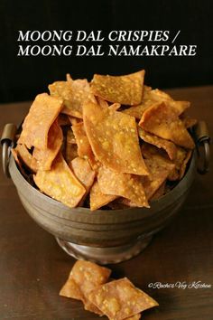 Baked Snacks Indian, Dry Snacks For Kids, Dry Snacks Recipes Indian, Easy Indian Appetizers, Healthy Indian Snacks, Diwali Snacks, Veg Snacks, Indian Appetizers, Tiffin Box