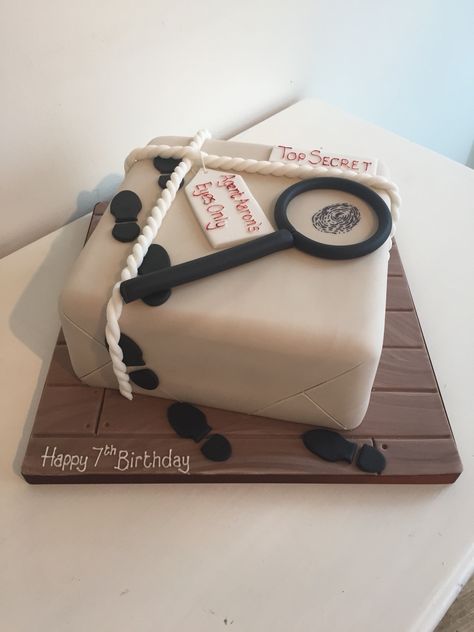 Spy themed birthday cake Spy Cake Ideas, Escape Room Cake Ideas, Spy Theme Cake, Detective Cake Ideas, Spy Birthday Cake, Spy Theme Birthday Party, Secret Agent Birthday Cake, Spy Party Cake Ideas, Clue Cake