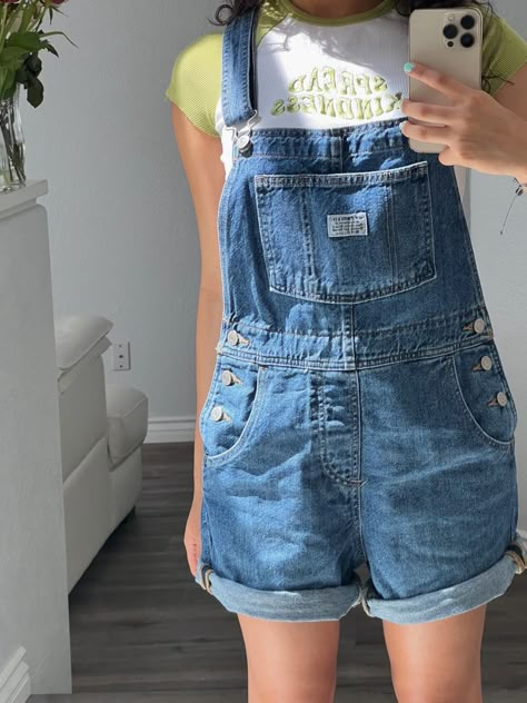 Oversized Overalls Shorts, Levi Short Overalls, Cute Overalls Shorts, Cute Short Overalls, Overalls Bathing Suit, Baggy Shorts Overalls Outfit, Shortalls Outfit Spring, How To Style Overall Shorts, Cute Denim Overall Outfits