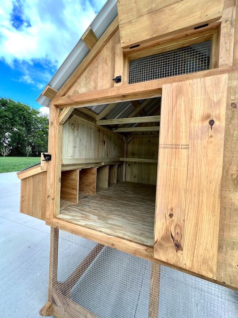 Chicken Coop Chicken Run Custom Chicken Coop 5x15 - Etsy Canada Simple Chicken Coop, Large Chicken Coop Plans, Chicken Coop Designs Diy, Chicken Coop Plans Free, Backyard Chicken Coop, Chicken Coop Pallets, Backyard Coop, Cute Chicken Coops, Easy Chicken Coop