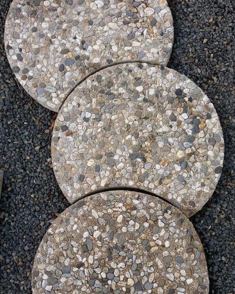 Curved Pathway, Round Pavers, Porch For Camper, Round Stepping Stones, Paver Steps, Mosaic Stepping Stones, Concrete Paving, Round Round, Garden Makeover