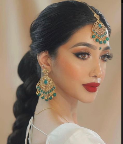 Bridal Makeup Red Lips, Ethnic Makeup, Indian Makeup Looks, Bollywood Makeup, Indian Wedding Makeup, Indian Bride Makeup, Perfect Red Lips, Red Lip Color, Bengali Bridal Makeup